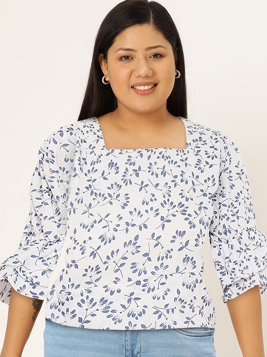 Berrylush Women White Printed Crop Top