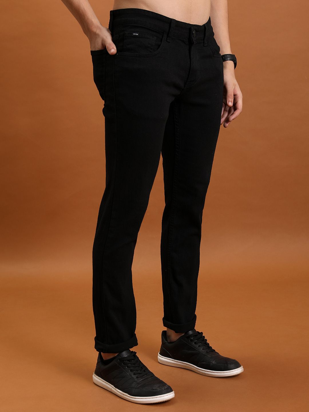 HIGHLANDER Men Straight Fit Mid-Rise Clean Look Stretchable Jeans