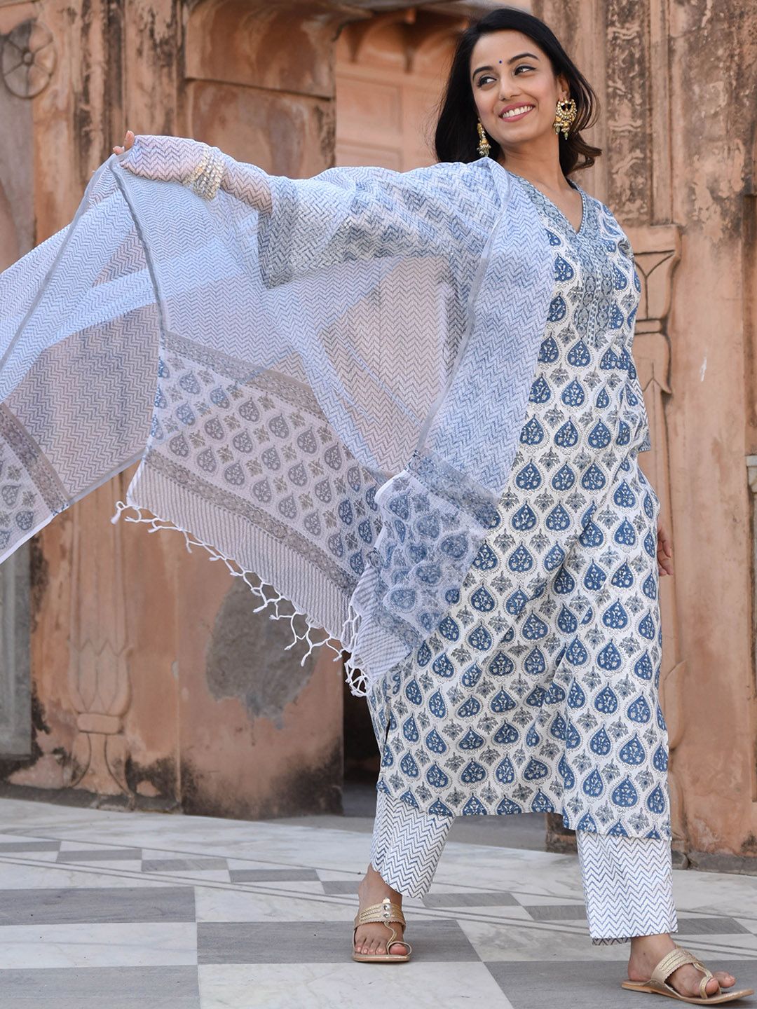 Motif etnik kalini dicetak kurta lurus biasa dengan seluar & dupatta