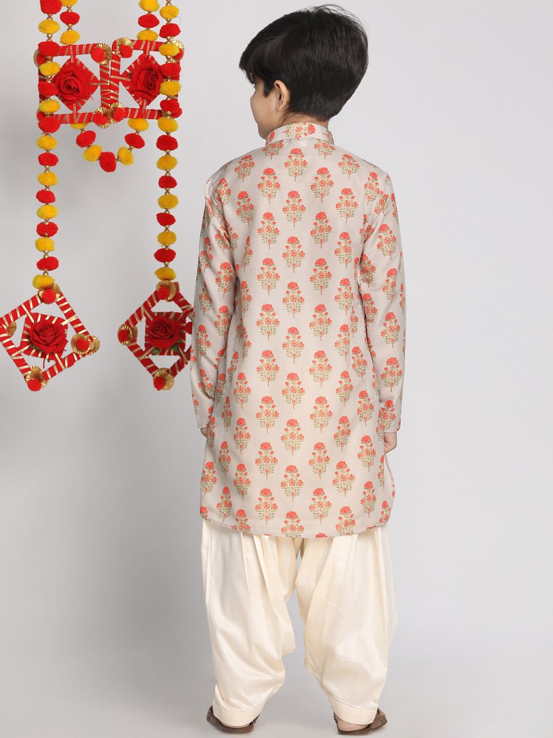 VASTRAMAY Boys Beige & Cream-Coloured Ethnic Motifs Printed Kurta with Salwar