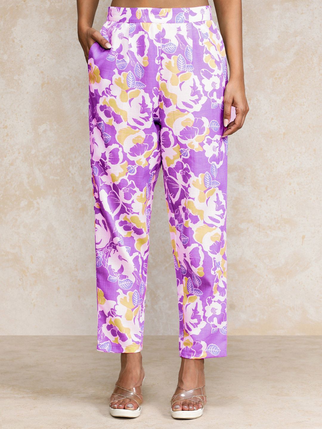 Varanga Wanita bunga dicetak kurti biasa dengan seluar