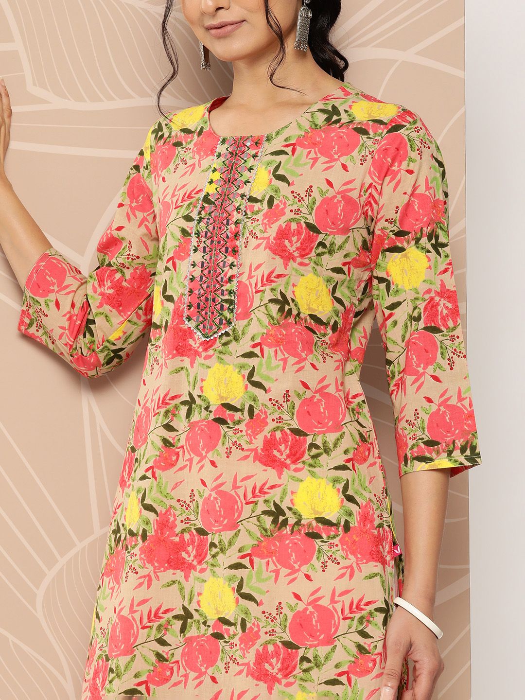 Varanga Women Beige & Pink Floral Printed Floral Kurta