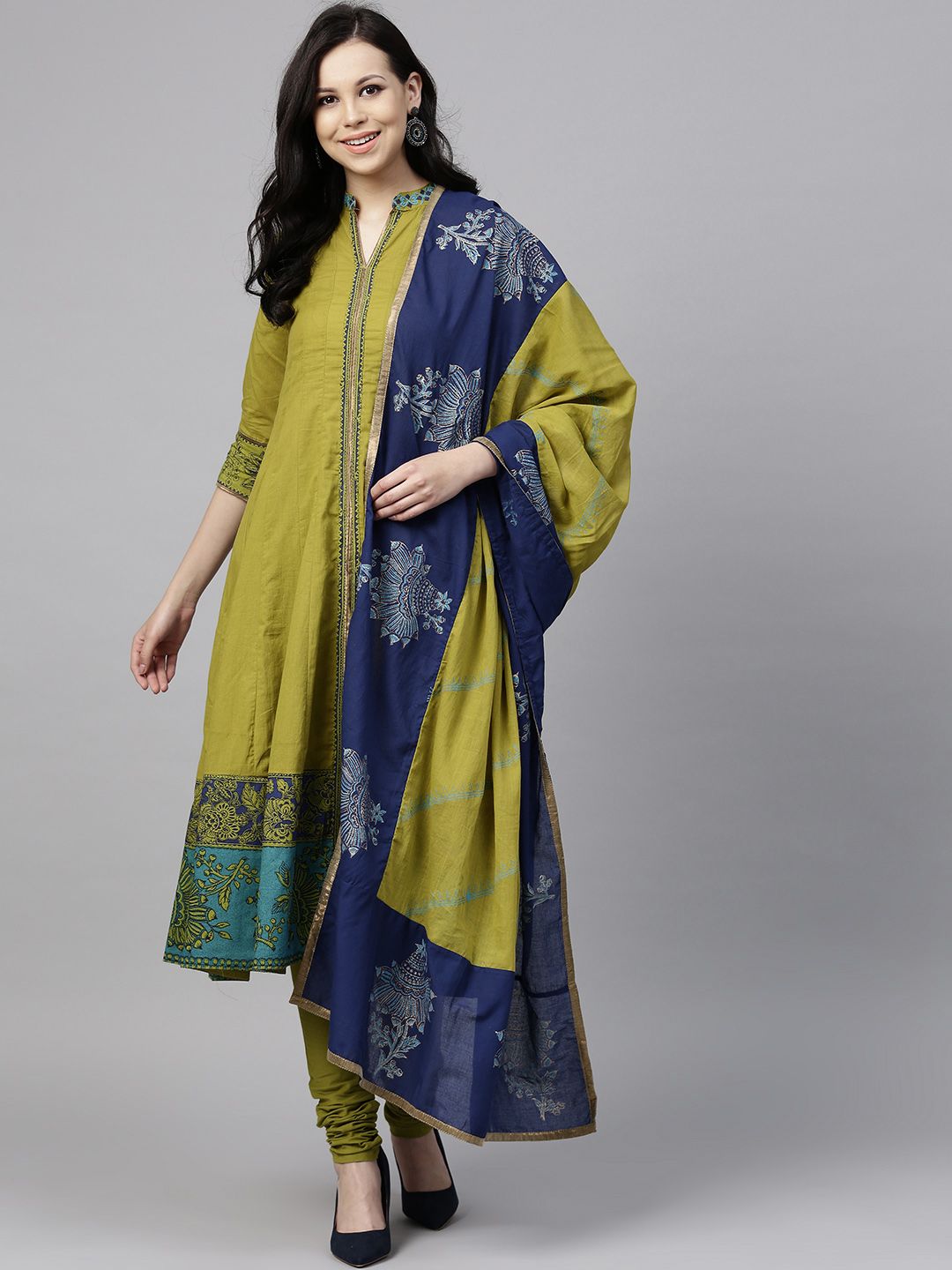 Rain & Rainbow Women Solid Kurta Set