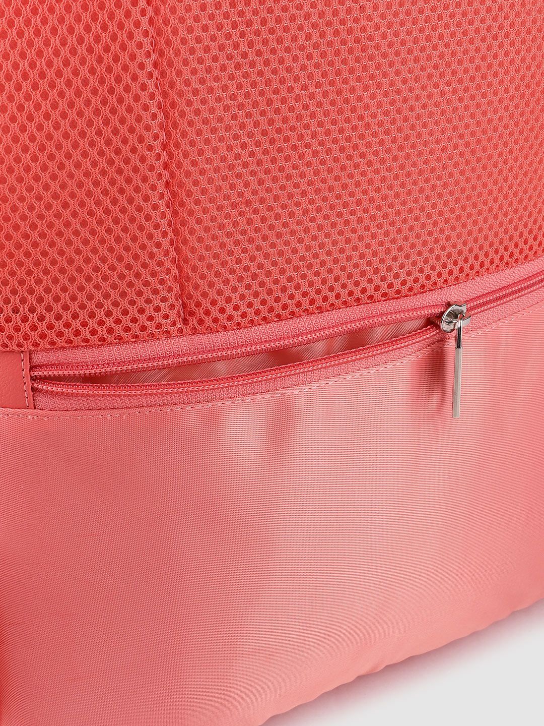 Gear Unisex Vogue Backpack with Anti-Theft Pocket