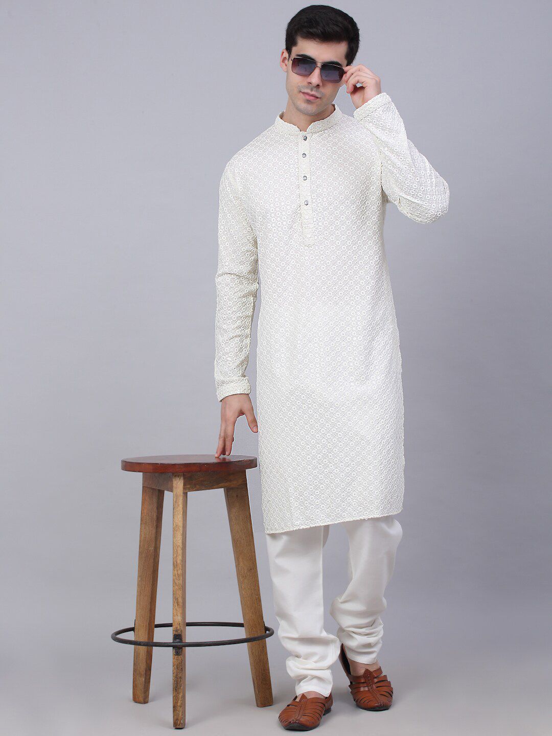 Jompers Men Ethnic Motifs Embroidered Mirror Work Cotton Kurta