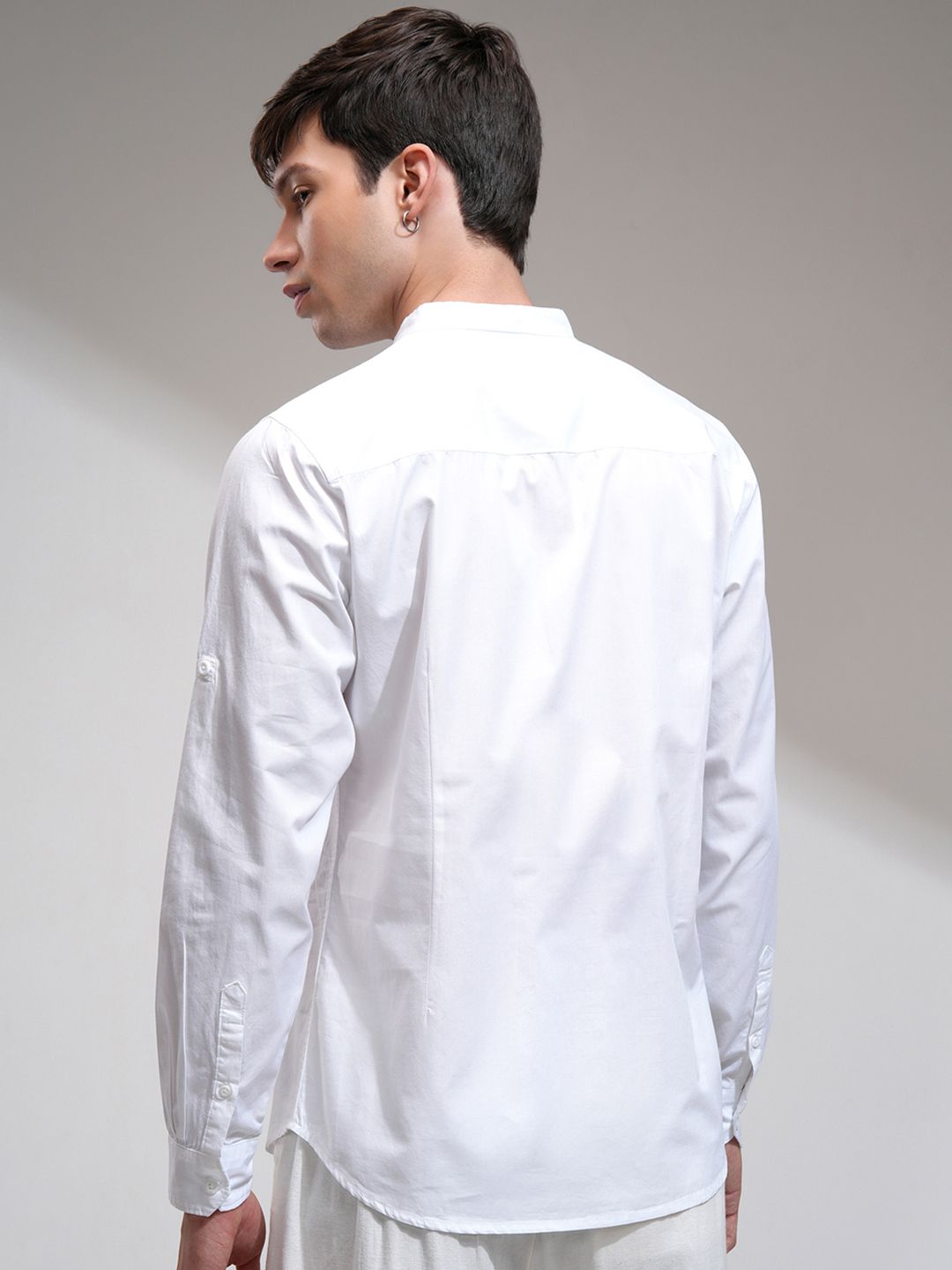 HIGHLANDER Men White Slim Fit Solid Casual Shirt