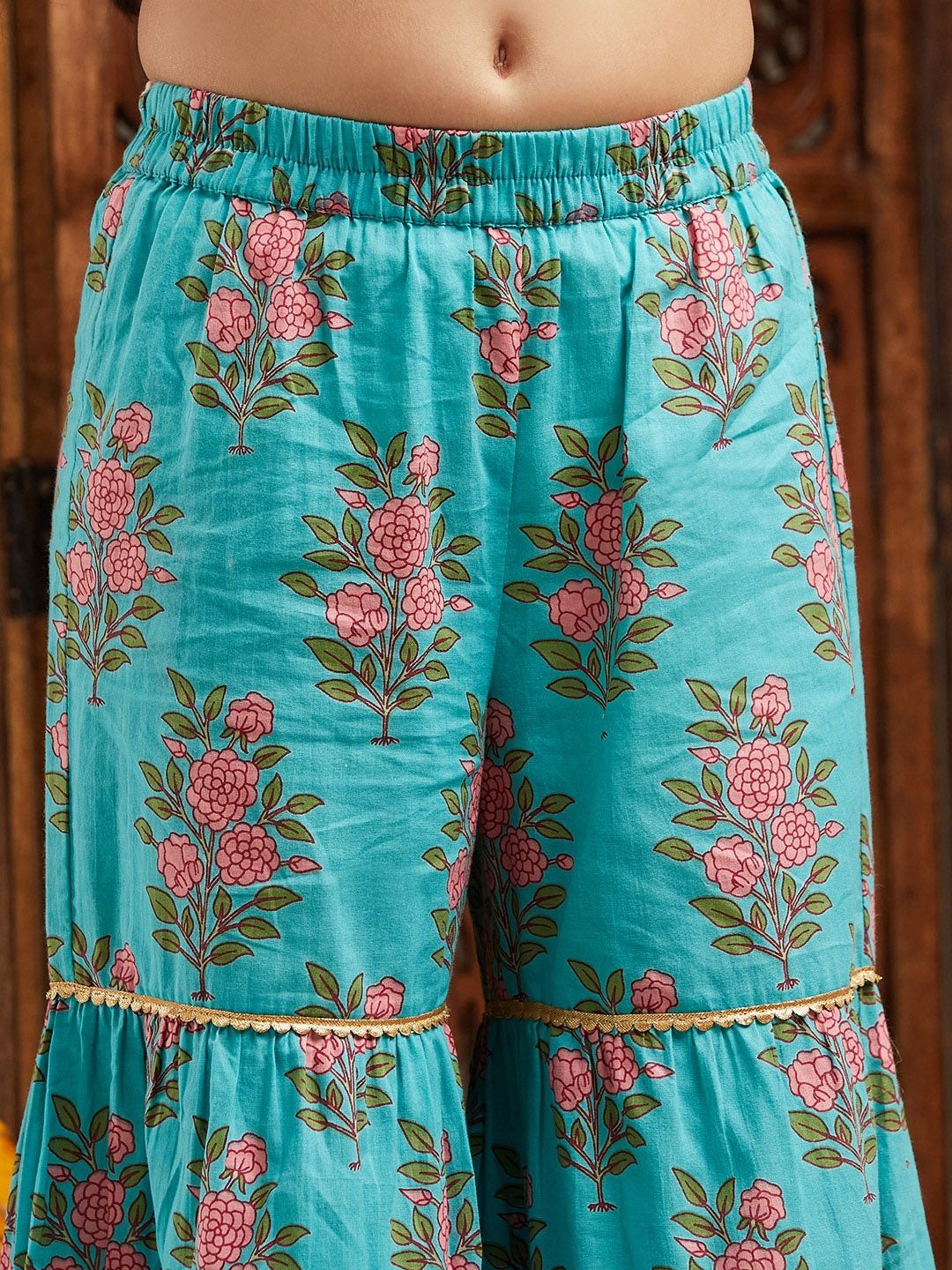 pspeaches Girls Floral Printed Regular Kurta with Sharara & With Dupatta