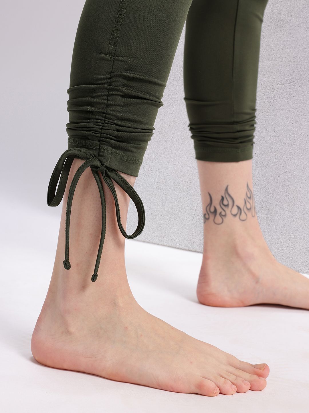 HRX by Hrithik Roshan Women Tie-Up Hem Rapid-Dry Yoga Tights