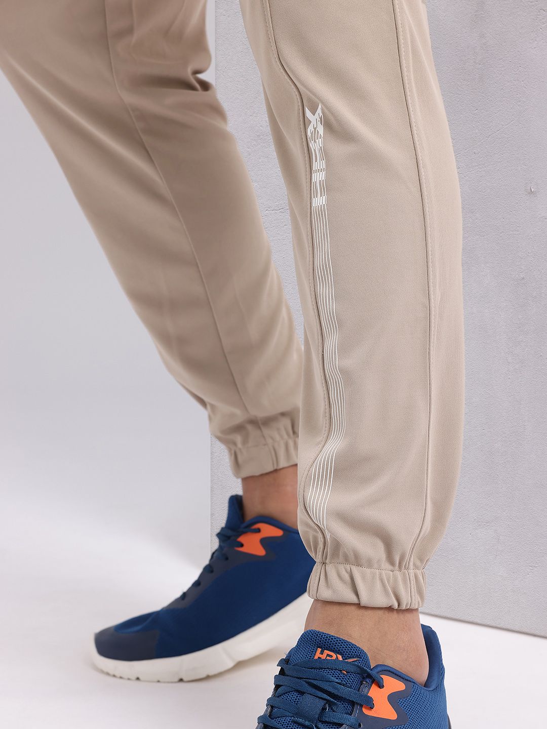 HRX by Hrithik Roshan Men Mid-Rise Brand Logo Detail Rapid-Dry Training Joggers