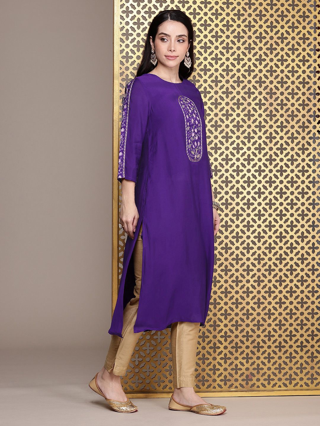 House of Pataudi Floral Embroidered Jashn Kurta
