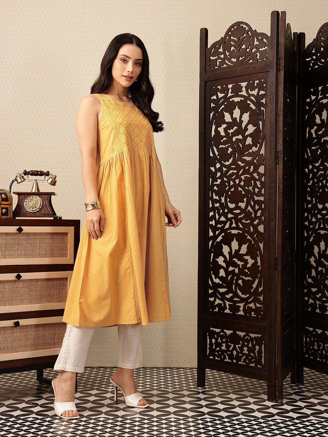 House of Pataudi Sleeveless Thread Work Indie Florals Jashn Kurta