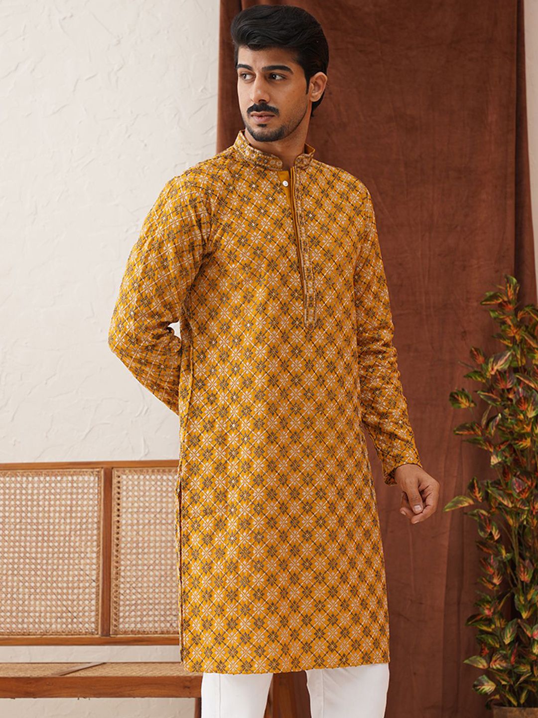 Jompers Men Geometric Embroidered Sequinned Kurta