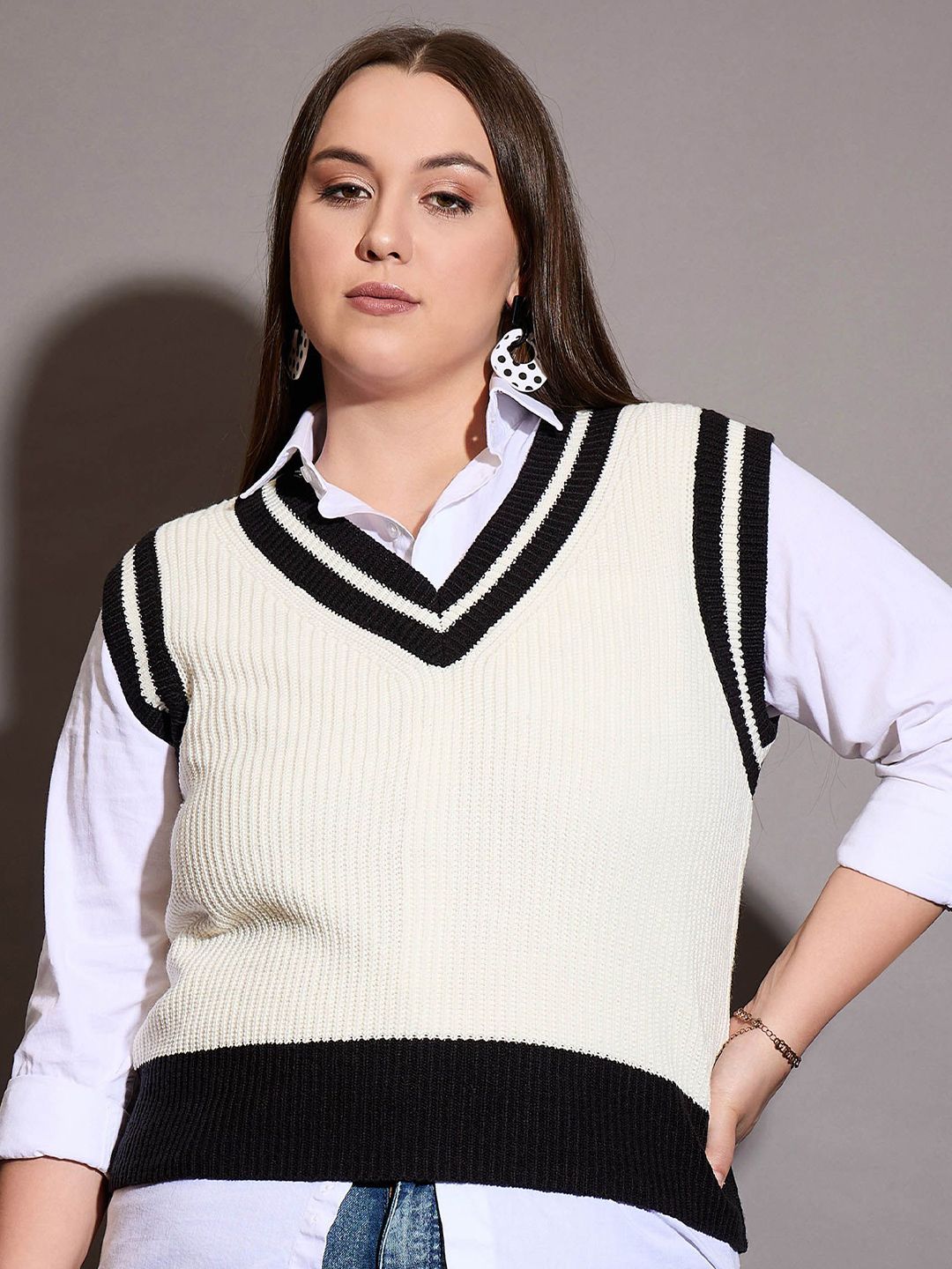 SASSAFRAS Curve Women Plus Size Striped  V-Neck Sweater Vest
