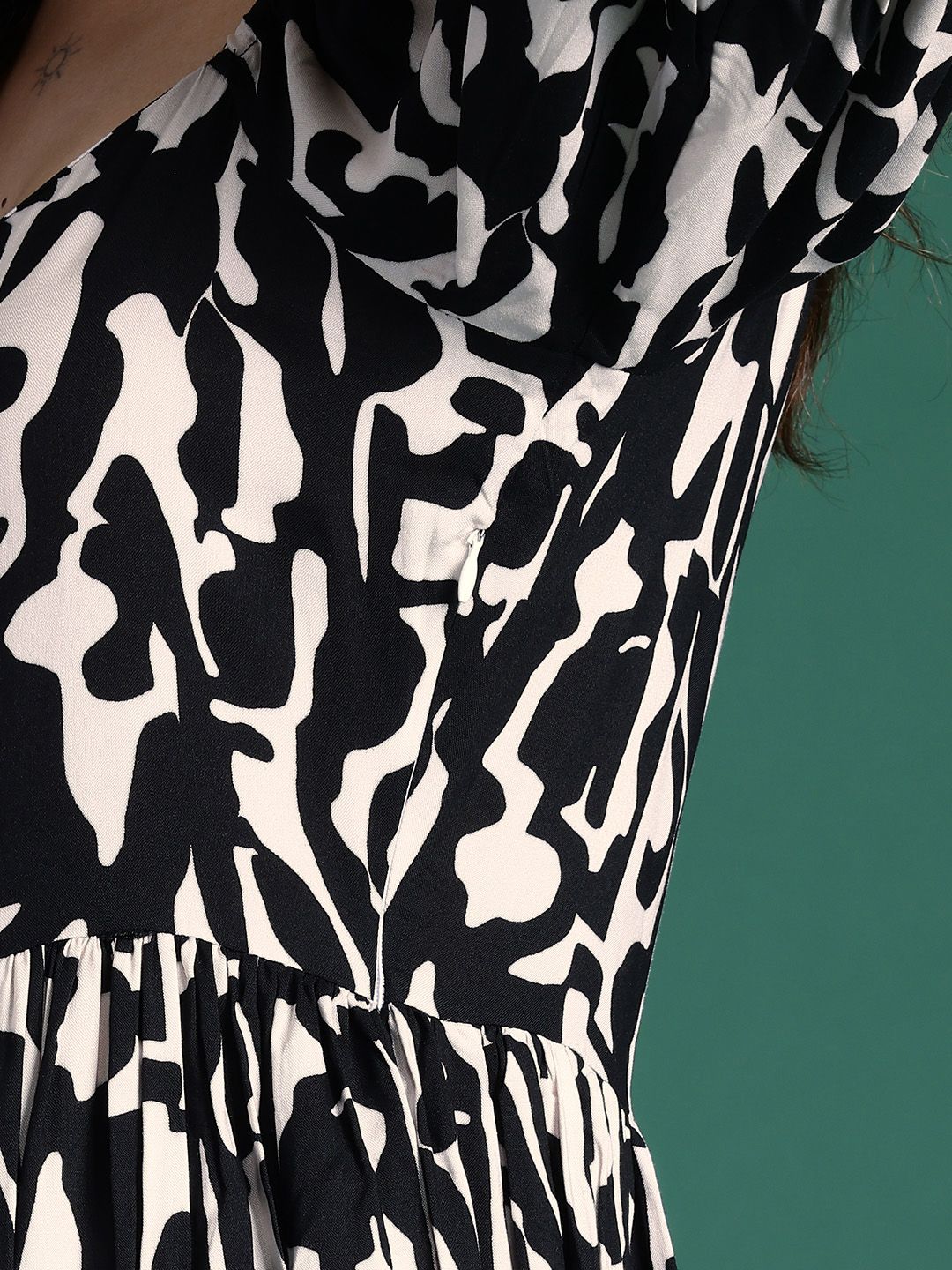 DressBerry Printed Fit & Flare Monochrome Maxi Dress