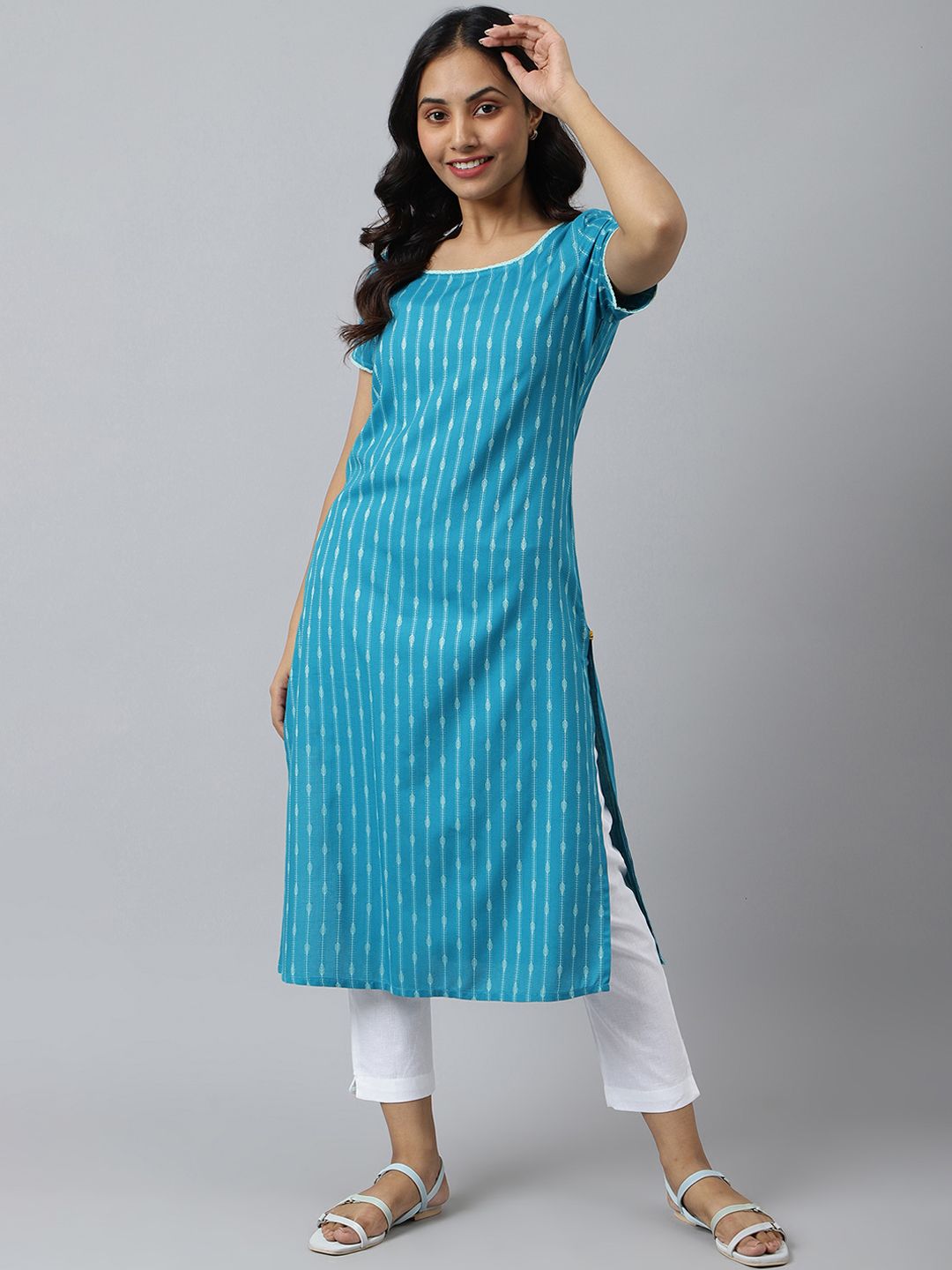 Aurelia Women Green Geometric Print Rayon Straight Kurta