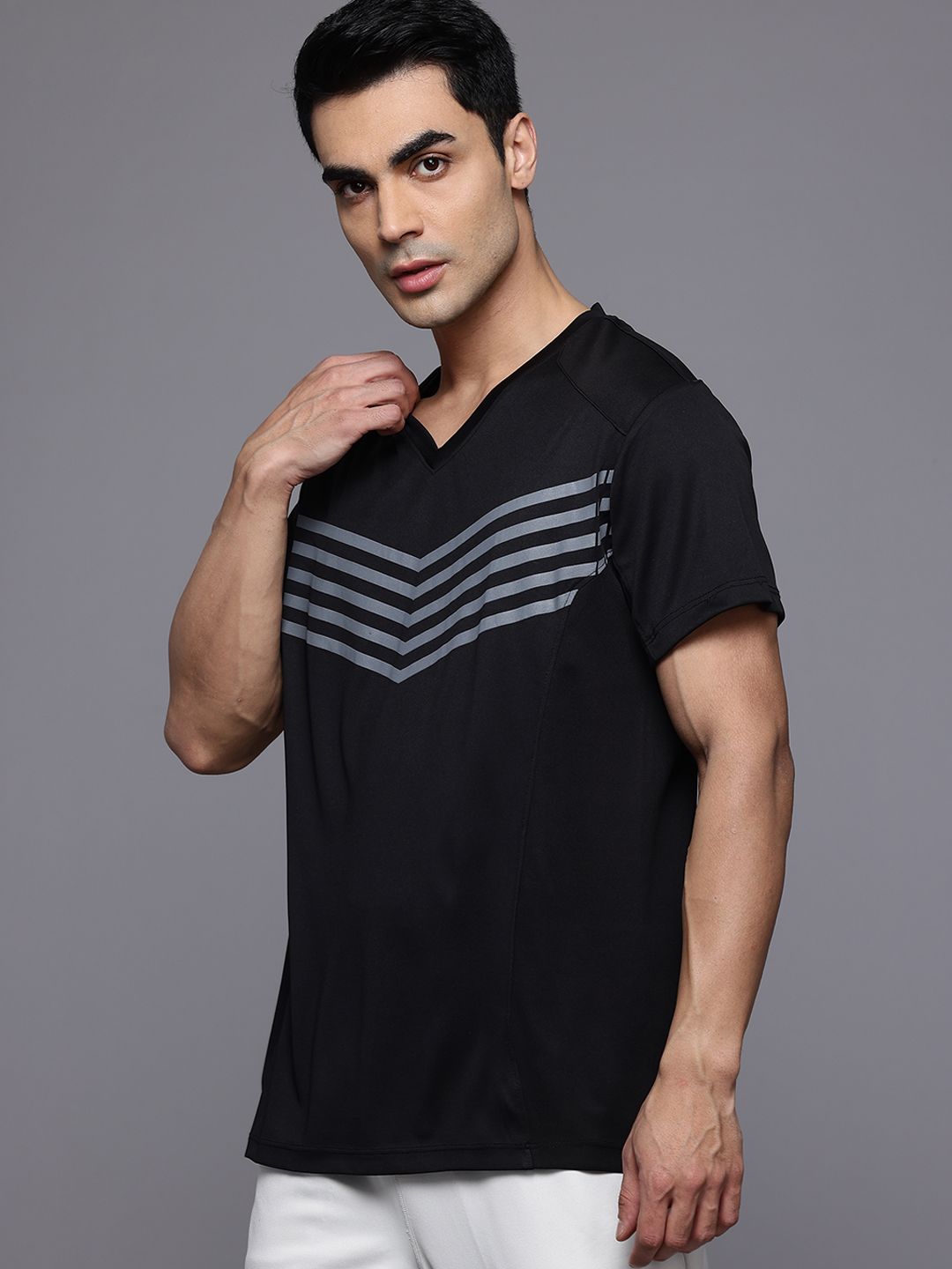 HRX by Hrithik Roshan Geometric Printed V-Neck Rapid-Dry Training T-shirt
