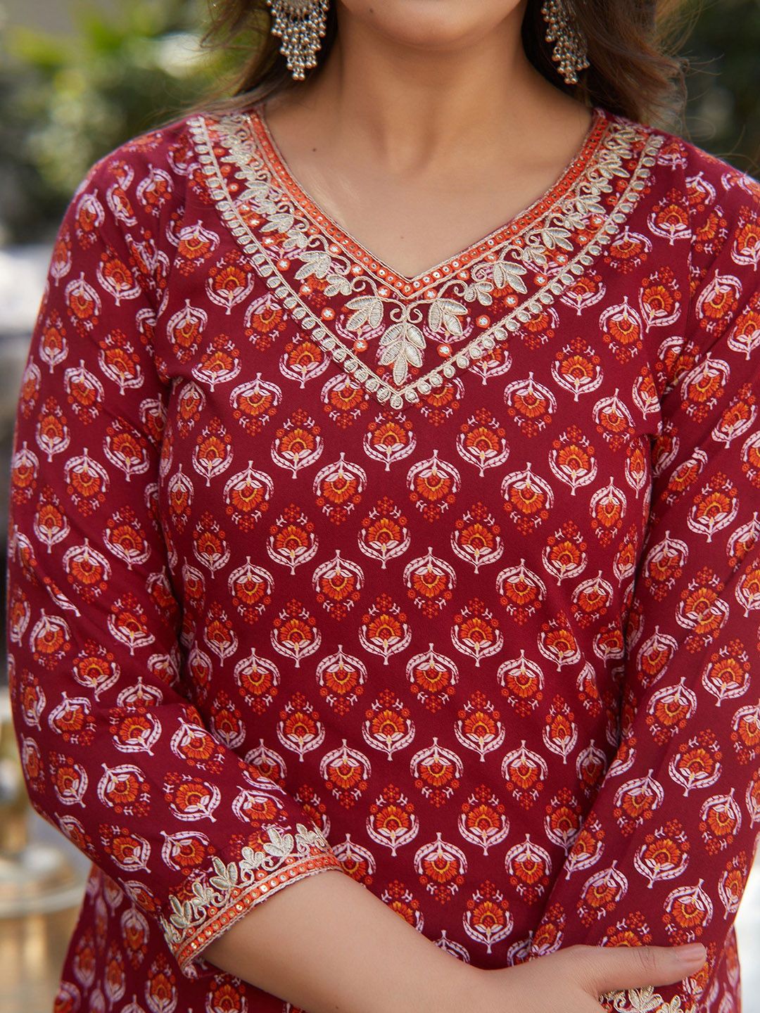 KALINI Women Floral Printed Regular Thread Work Kurta with Trousers & With Dupatta