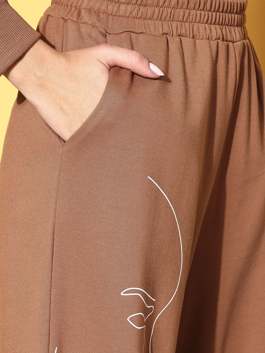 SASSAFRAS Women Chic Brown Printed Sweatshirt with Solid Trousers