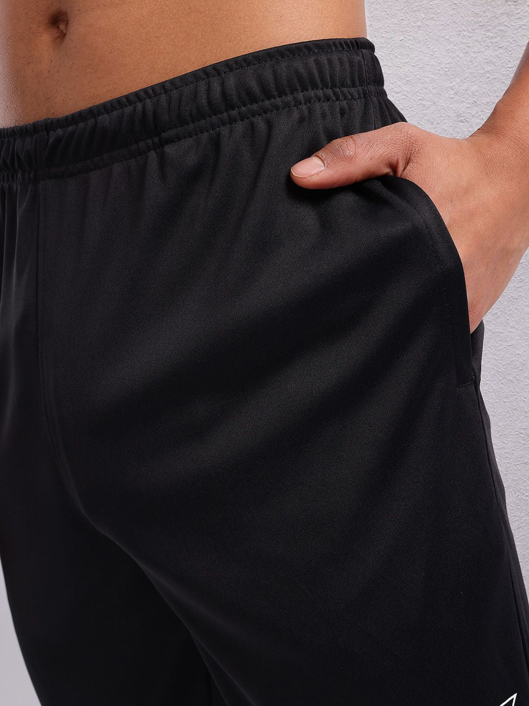 HRX by Hrithik Roshan Men Brand Logo Print Rapid-Dry Training Joggers with Contrast Piping