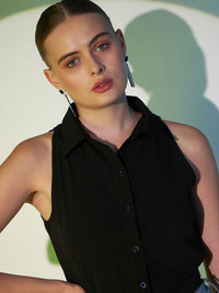 Berrylush Black Solid Sleeveless Casual Shirt