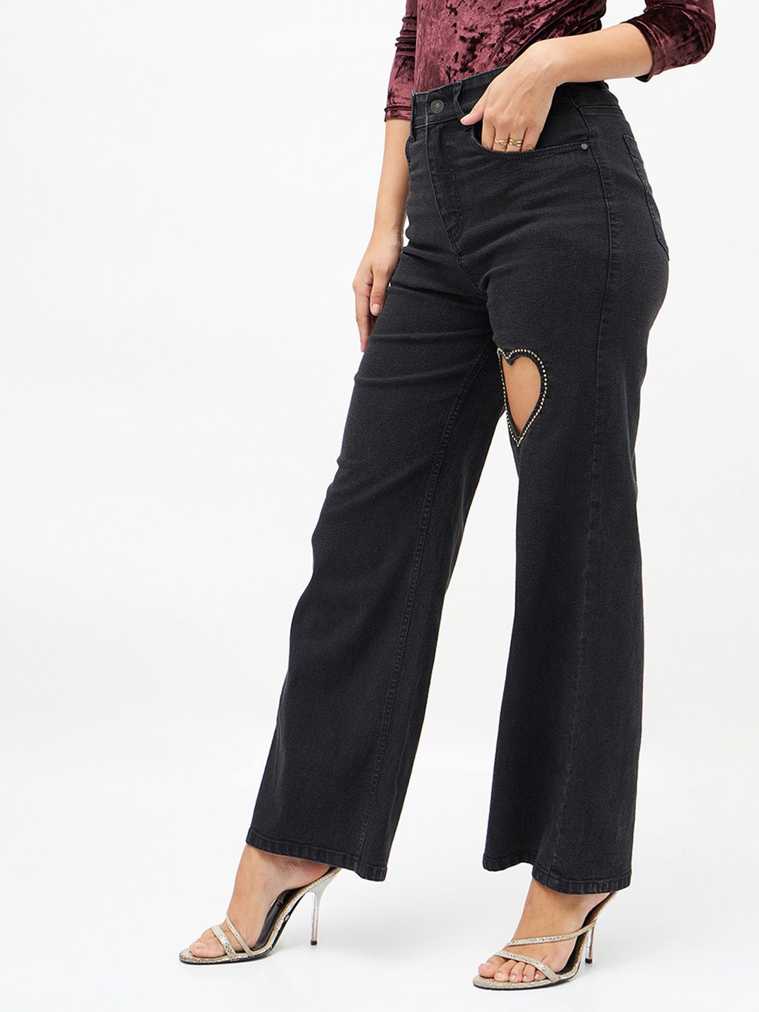 SASSAFRAS Women Straight Fit High-Rise Low Distress Embellished Stretchable Jeans