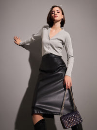 SASSAFRAS Ribbed V-Neck Crop Top