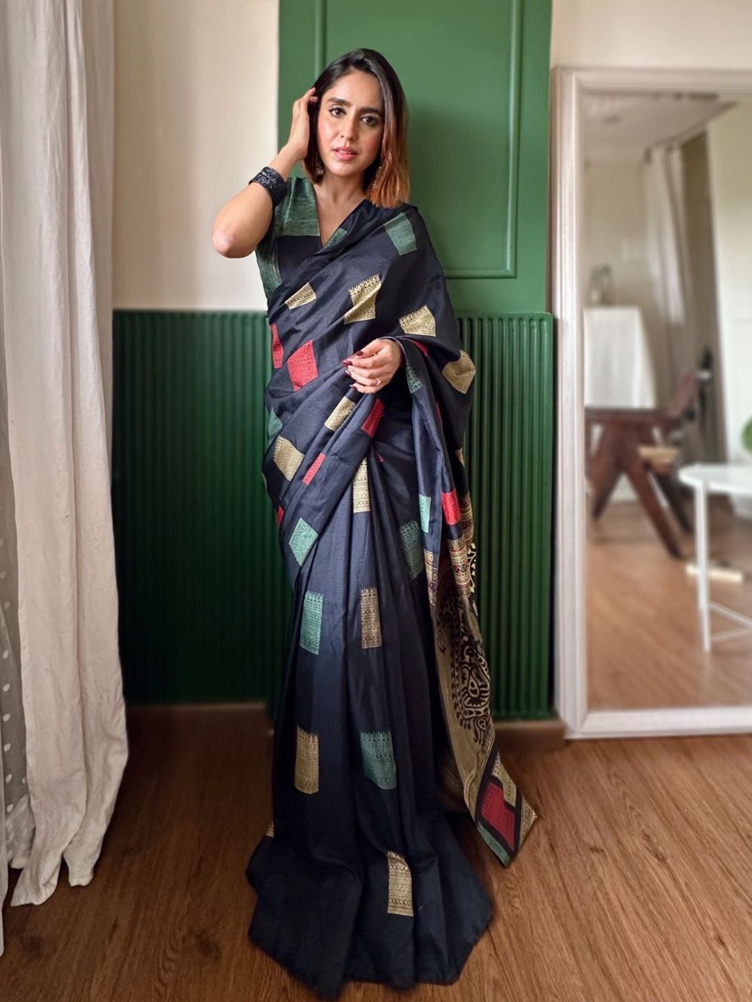 KALINI Ethnic Motifs Printed Saree With Blouse Piece