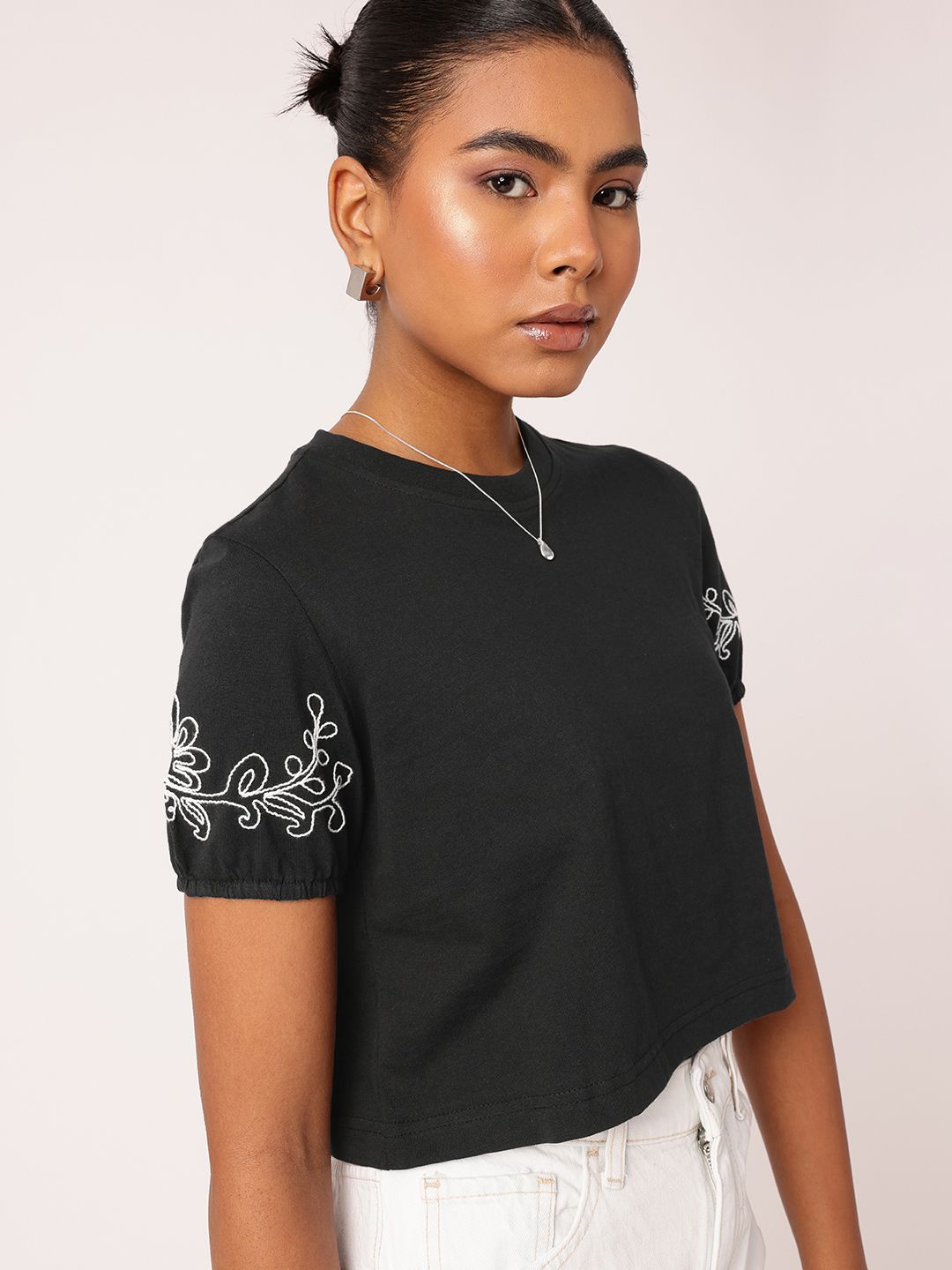 DressBerry Cute Exquisite Embroidery Crop Top