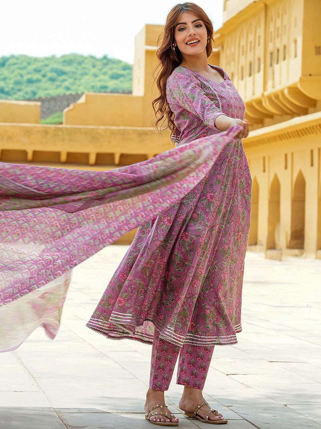 Kalini Floral Printed Gotta Patti Pure Cotton Anarkali Kurta Dengan Seluar & Dupatta