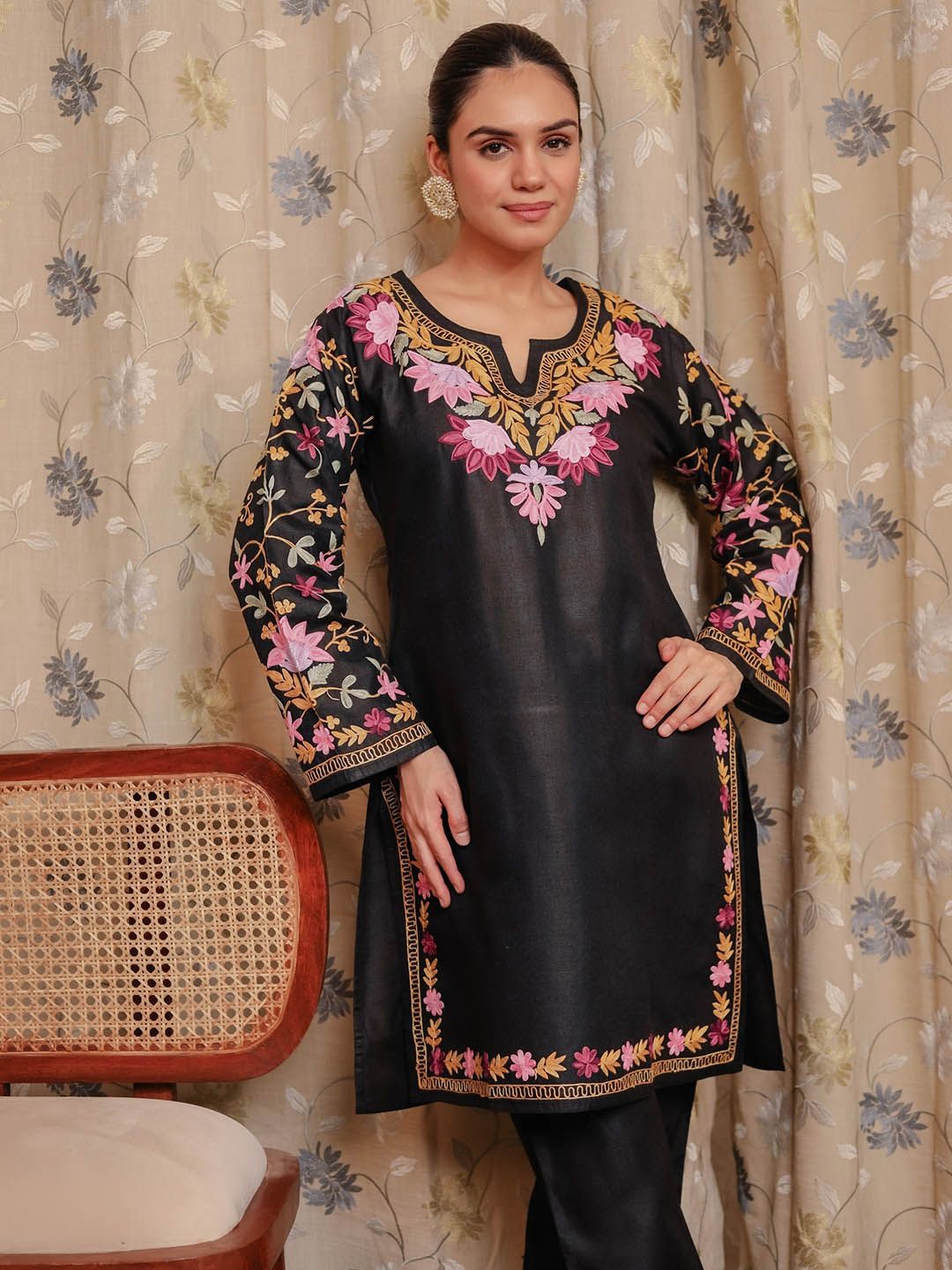 HOUSE OF KARI Floral Embroidered Aari Work Straight Kurta With Trousers
