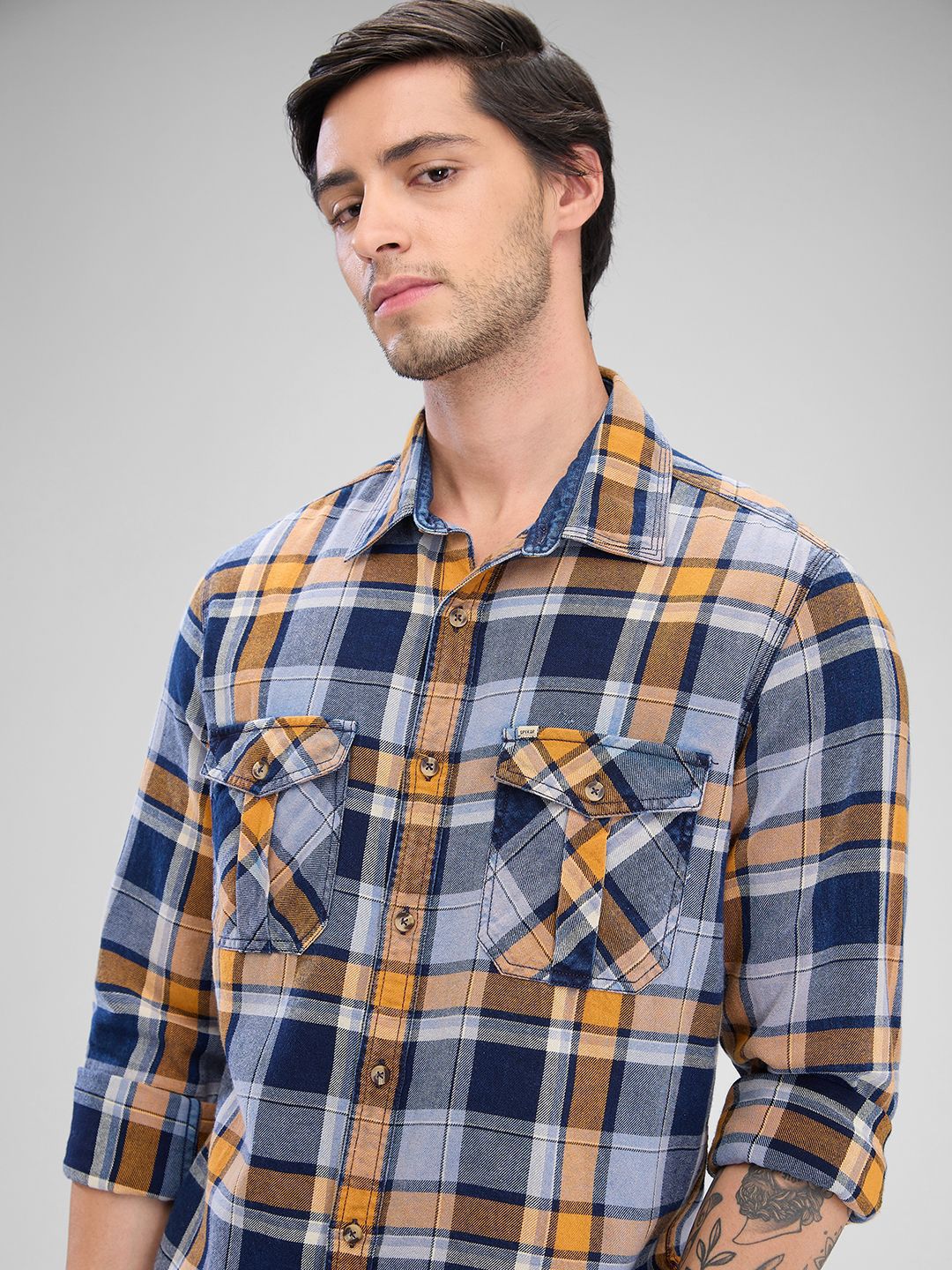 SPYKAR Men Tartan Perincian Poket Baju Kasual Slim Fit