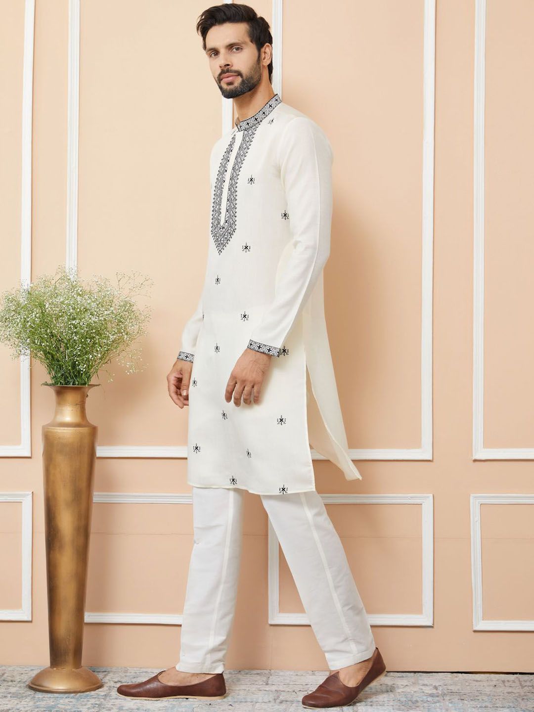 See Designs Men Geometric Embroidered Thread Work Kurta