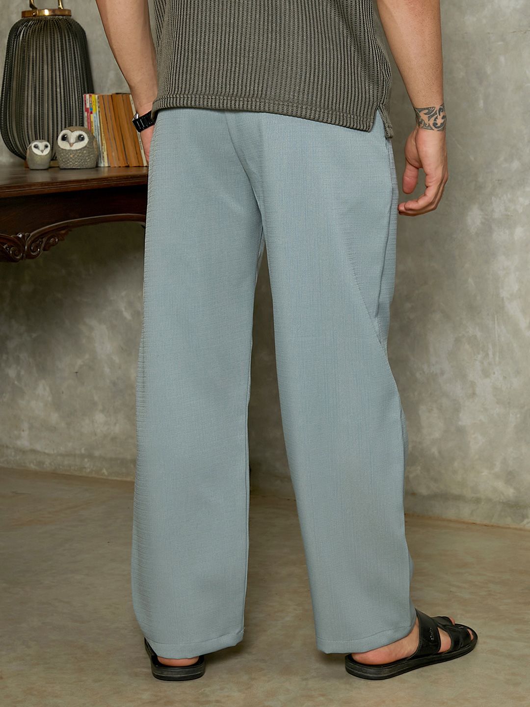 Campus Sutra Men Comfort Mid-Rise Trousers