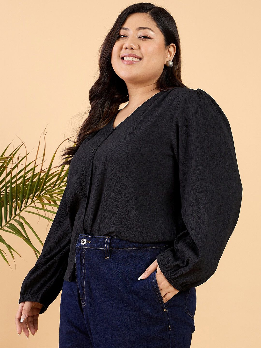 CURVY STREET Plus Size V-Neck Puff Sleeve Top