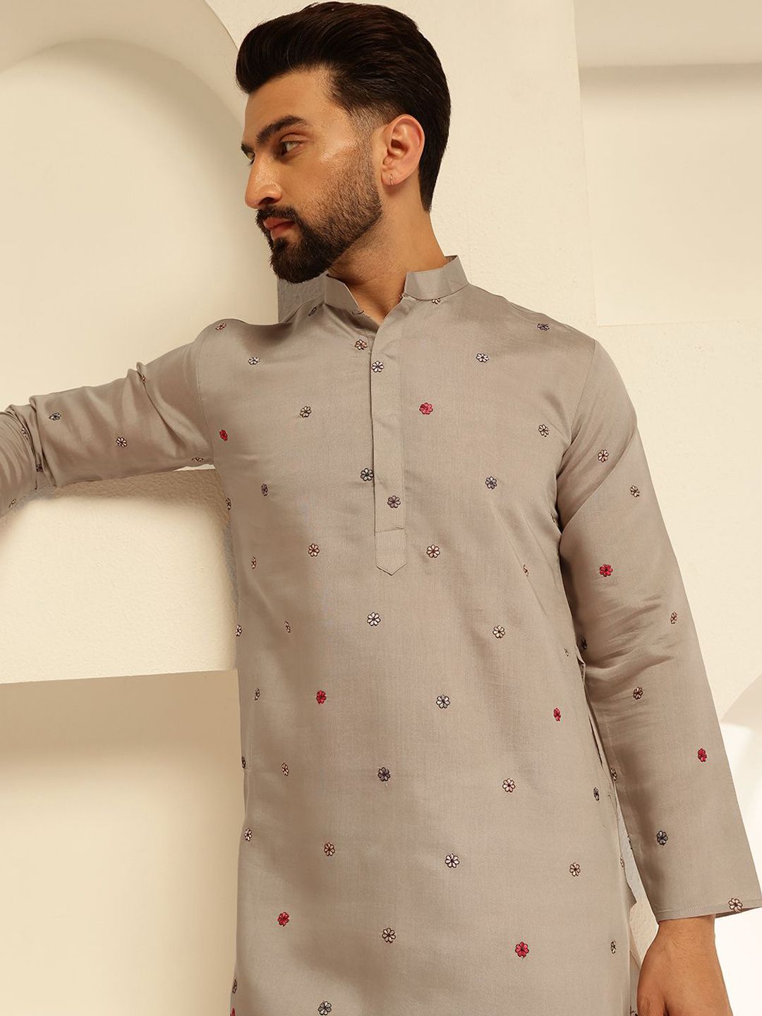 SOJANYA Floral Embroidered Thread Work Cotton Silk Straight Kurta