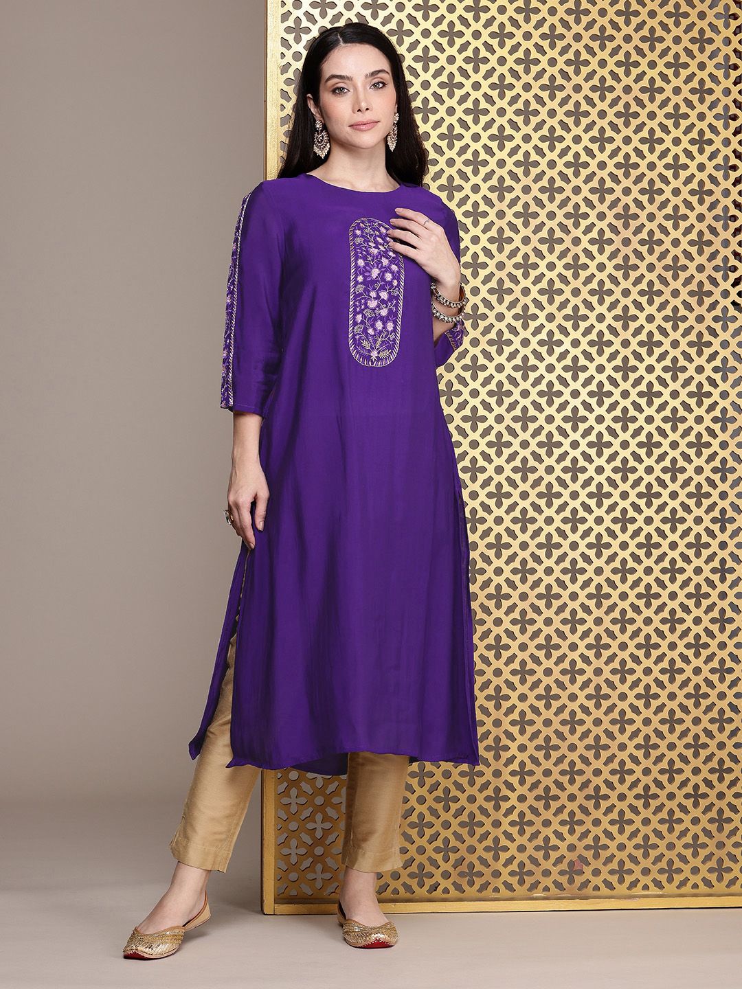 House of Pataudi Floral Embroidered Jashn Kurta