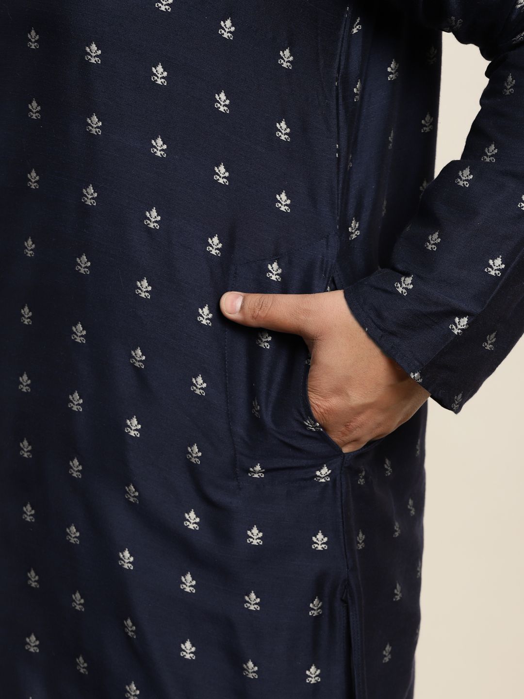 SOJANYA PLUS Lelaki Biru Laut & Perak Rekaan Tenunan Sutera Jacquard Kurta Lurus