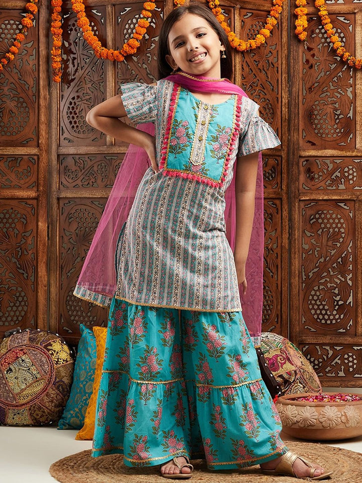 pspeaches Girls Floral Printed Regular Kurta with Sharara & With Dupatta