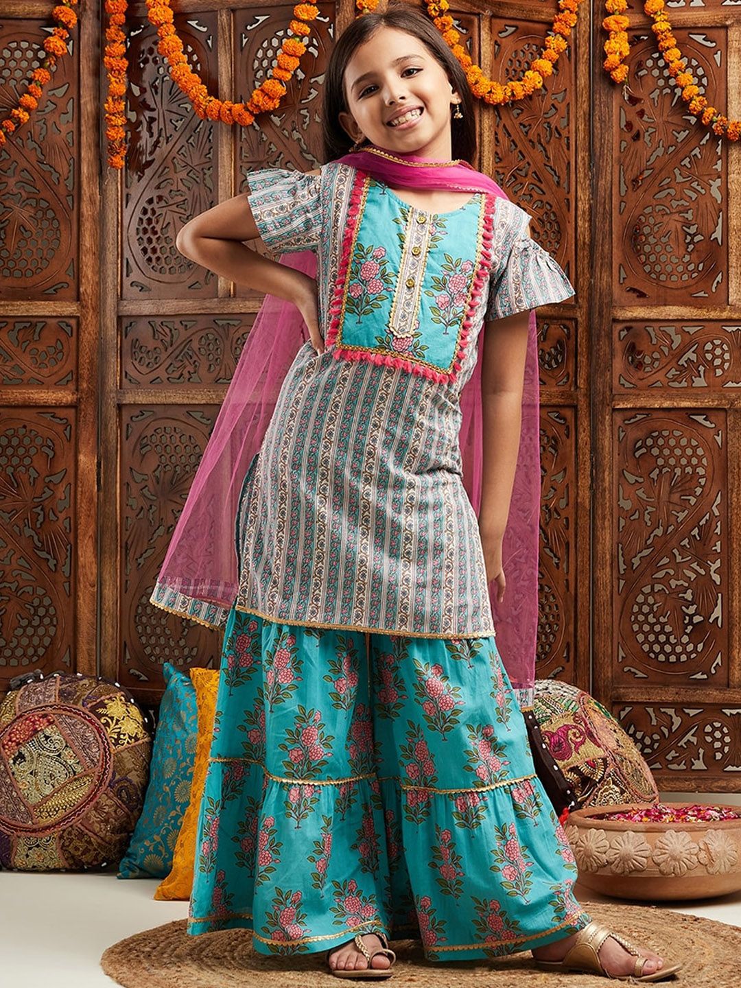 pspeaches Girls Floral Printed Regular Kurta with Sharara & With Dupatta