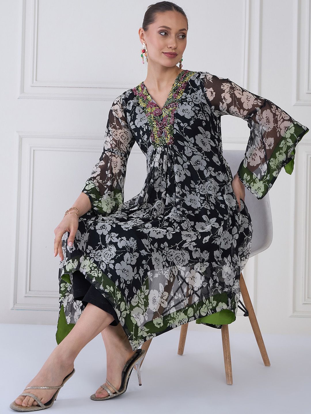 Antheaa Floral Printed Top & Trousers Co-Ords Set