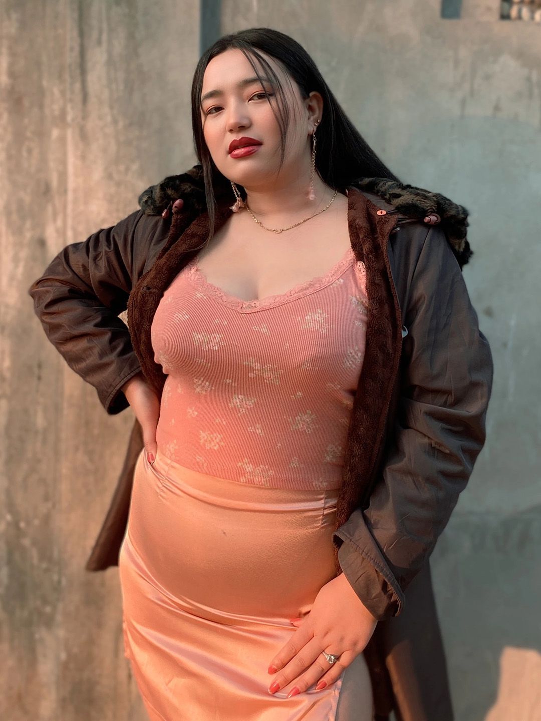 Berrylush Women Pink Solid Satin Front Slit Skirt