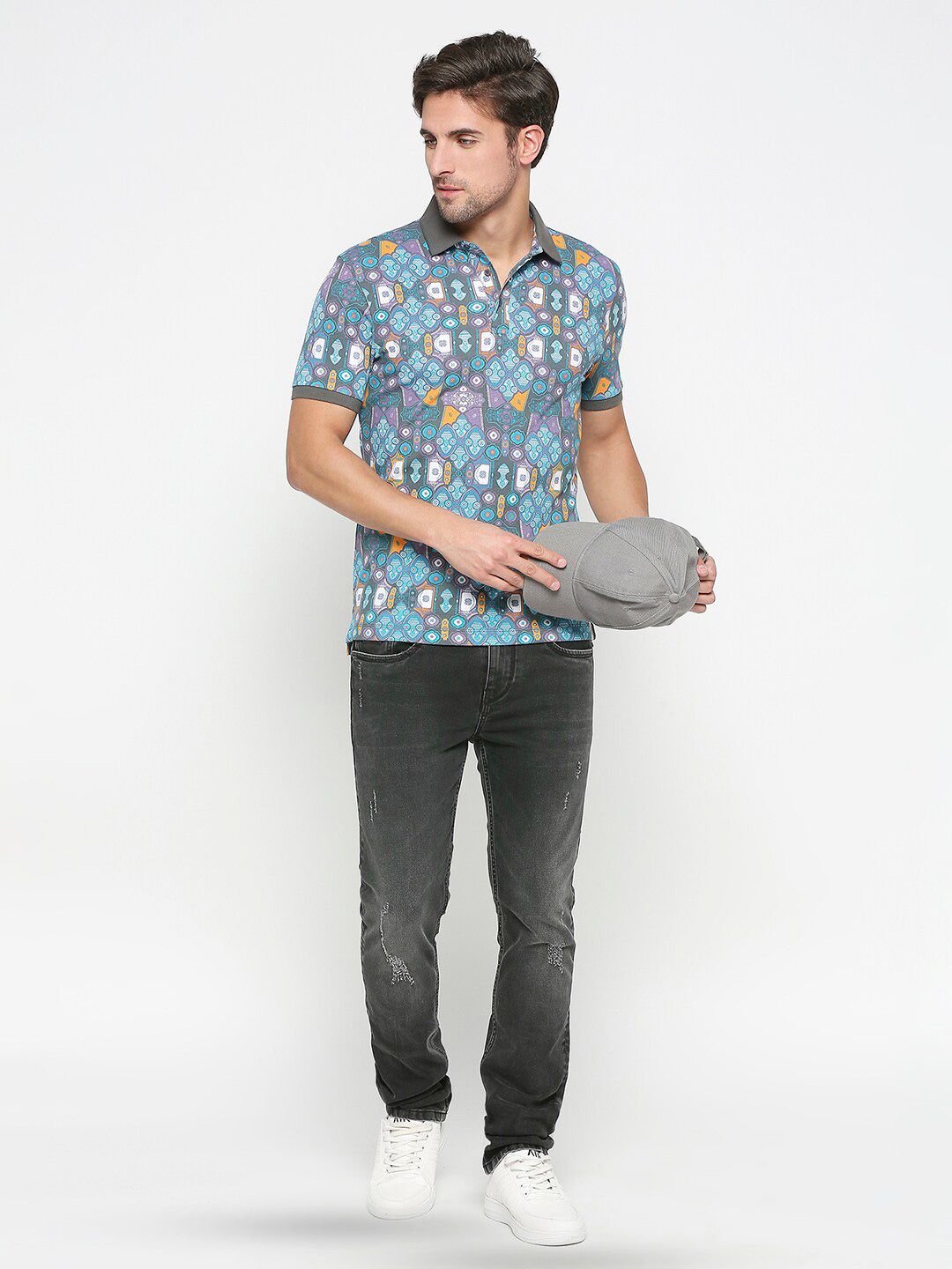 Menjadi Manusia Bercetak Geometrik Polo Collar Regular Fit Cotton Regular T-shirt