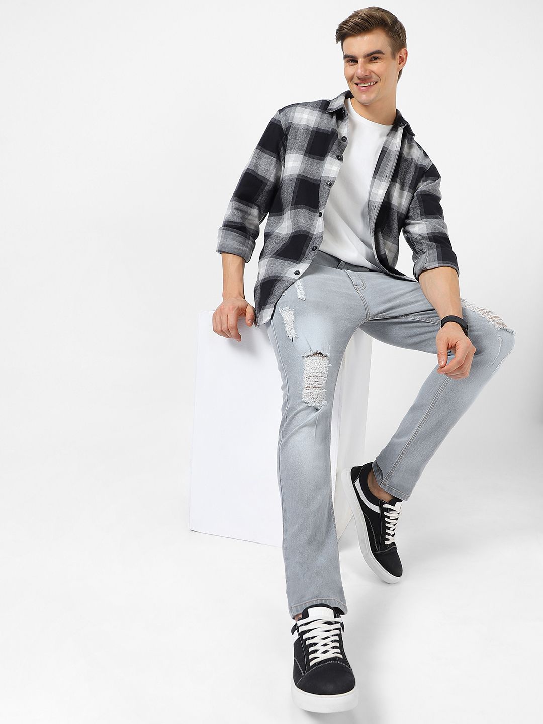 Urbano Fashion Men Grey Slim Fit Mid-Rise Highly Distressed Stretchable Jeans