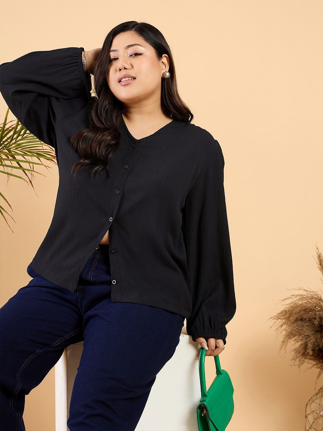 CURVY STREET Plus Size V-Neck Puff Sleeve Top