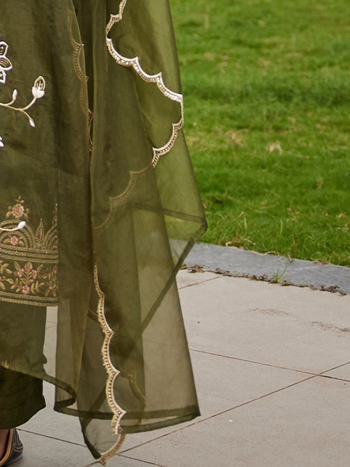 Indo Era Women Floral Embroidered Regular Kurta with Trousers & With Dupatta