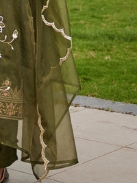 Indo Era Women Floral Embroidered Regular Kurta with Trousers & With Dupatta