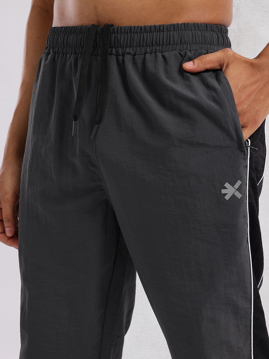 HRX by Hrithik Roshan Men Contrast Stitching Mid-Rise Rapid-Dry Running Joggers