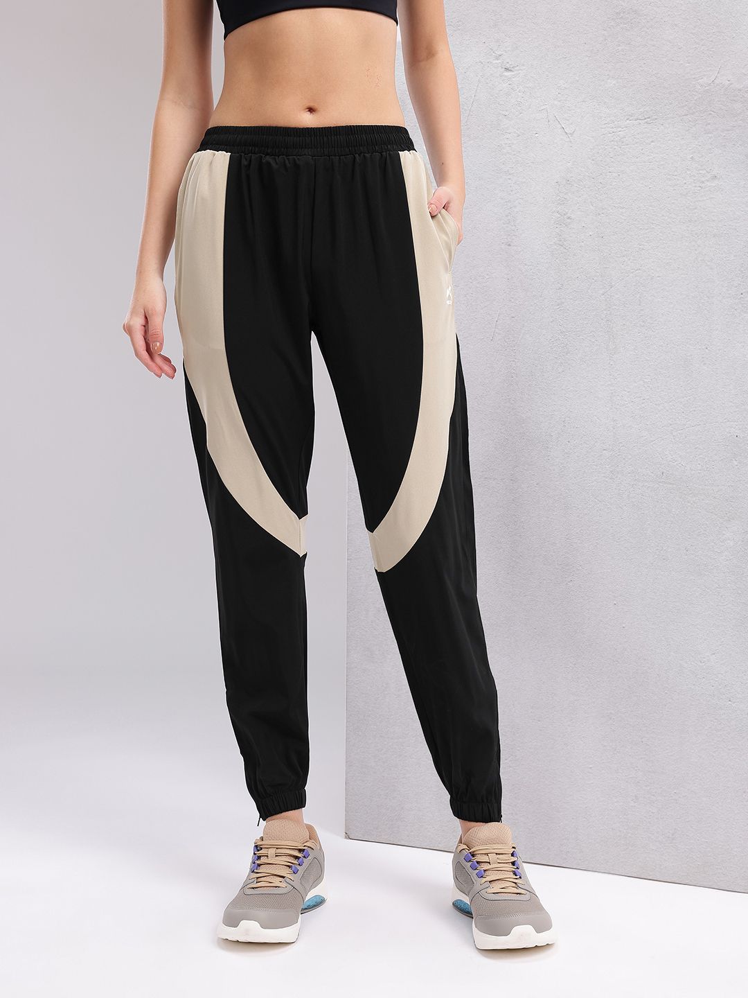 HRX by Hrithik Roshan Woman Colorblocked Rapid-Dry Training Joggers