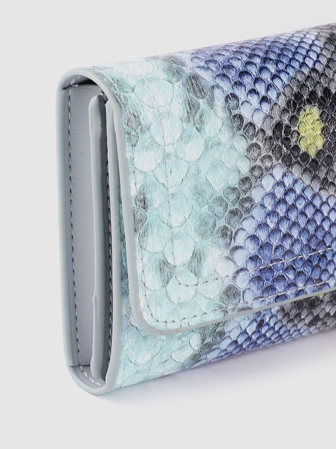 Lino Perros Women Snake Skin Textured Three Fold Wallet