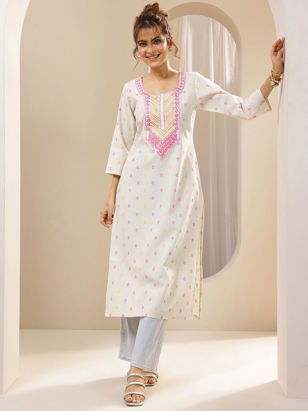 Libas Women Floral Embroidered Thread Work Kurta